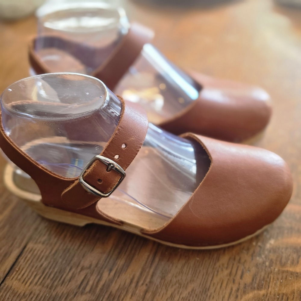 MIA Abba Womens 38/ 7.5 Shoe Brown Leather Slingback Swedish Clog Heel Sandals